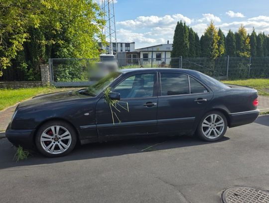Pasażerka błagała o litość, piesi odskakiwali z drogi. Mercedes zatrzymany po policyjnej obławie