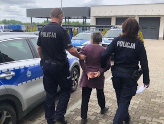 Patologiczna córka próbowała dokonać rozboju na własnej matce. Chciała siłą odebrać jej pieniądze