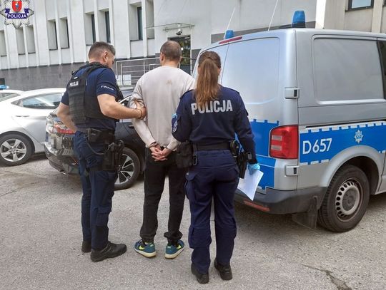 Patologiczny syn notorycznie znęcał się nad matką. Po tym jak ją skopał, kobieta wezwała policję