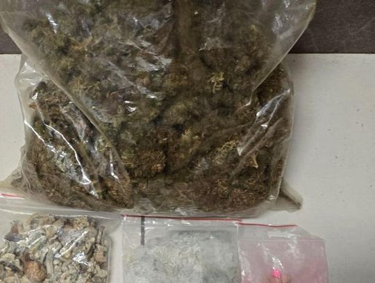 Pechowy "skręt" przed domem. 26-latek wpadł z hurtową ilością narkotyków