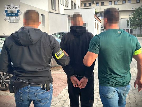 Pędził 178 km/h i uciekał policji jadąc pod prąd. Pościg zakończył się dachowaniem