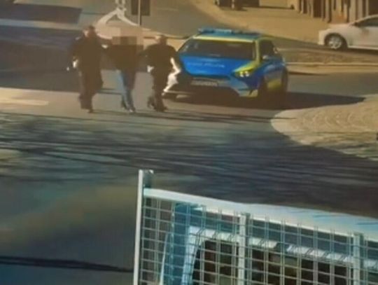 Pędził 184 kilometry na godzinę i nie zatrzymał się do kontroli. Motocyklista złapany przez Grupę Speed Pędził 184 kilometry na godzinę i nie zatrzymał się do kontroli. Motocyklista złapany przez Grupę Speed