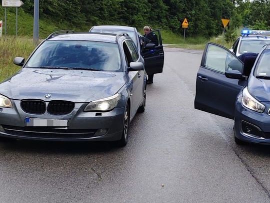 Pędził BMW w terenie zabudowanym i uciekał przed policją. Wydmuchał blisko dwa promile