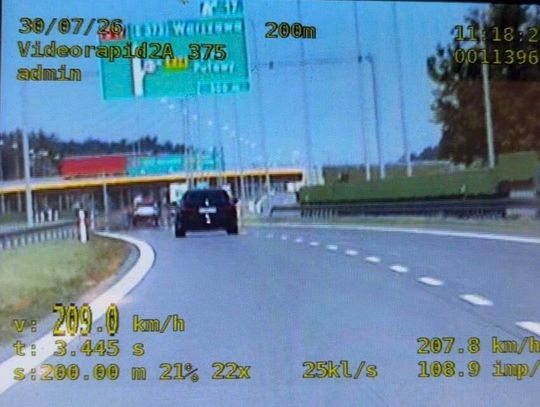 Pędził ponad 200 ekspresówką, bo śpieszył się na samolot na Dominikanę. Obywatel Ukrainy zatrzymany przez policję