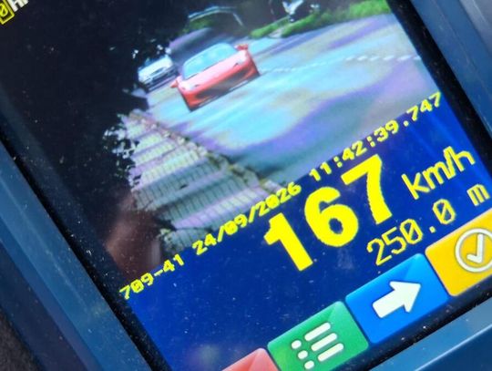 Pędził z rodziną 167 km/h w terenie zabudowanym. Kierowca Ferrari stracił prawo jazdy