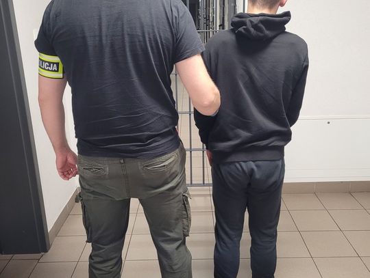 Pięć sądowych zakazów go nie zatrzymało. 20-latek prowadził auto i miał w nim narkotyki