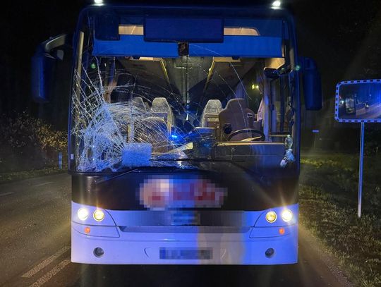 Pieszy zginął pod kołami autobusu. Tragiczny wypadek w Stoczku Łukowskim
