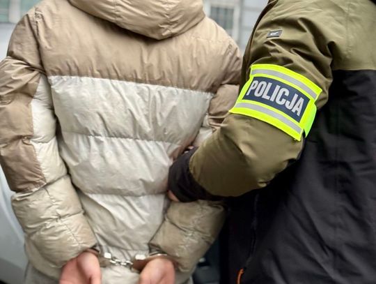 Pijana 18-latka uderzyła kierowcę autobusu w twarz. Po jej zatrzymaniu policjanci znaleźli narkotyki