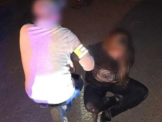 Pijana 29-latka urządziła awanturę u byłego, rozbiła opla i próbowała przekupić policjantów