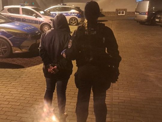 Pijana 33-latka wtargnęła do L-ki i nie chciała wysiąść. Policjanci znaleźli przy kobiecie narkotyki Pijana 33-latka wtargnęła do L-ki i nie chciała wysiąść. Policjanci znaleźli przy kobiecie narkotyki