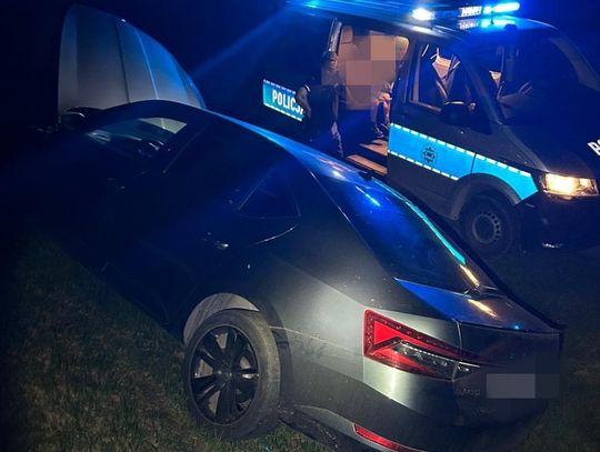 Pijana 39-latka wjechała autem na skarpę i utknęła. W samochodzie przewoziła 5-letniego synka