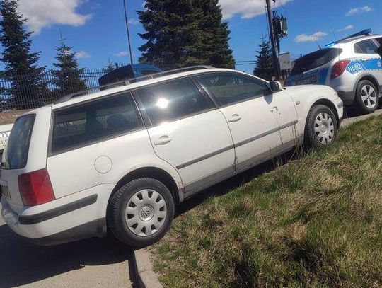 Pijana babcia zapakowała wnuka do Passata i ruszyła w trasę. Zderzyła się z BMW
