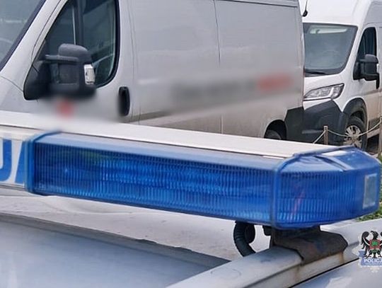 Pijana kobieta przyjechała dostawczakiem na załadunek. Pracownik firmy wezwał na miejsce policję