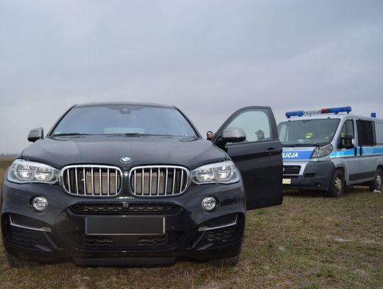 Pijana potrąciła BMW poszukiwanego i... poszła kupić piwo