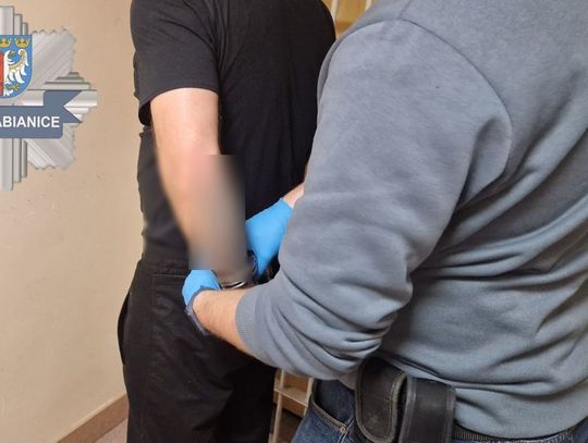 Pijani mężczyźni spięli się na ulicy. Przy drugim spotkaniu jeden z nich zaatakował maczetą