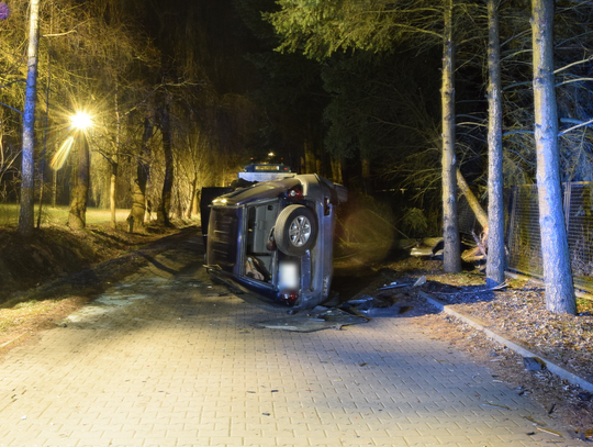 Pijany 19-latek groził dziewczynie i jej matce, uszkodził im auto, a potem spowodował dwie kolizje i próbował uciekać