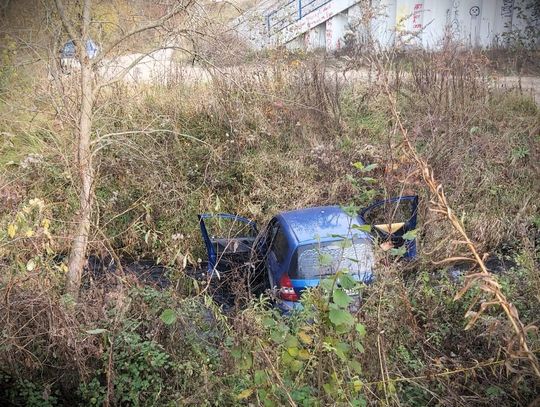Pijany 21-latek uciekał hondą policji. Ucieczkę zakończył w rzece, w wypadku ranna została 17-latka