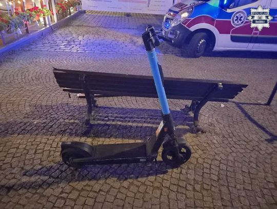 Pijany 26-latek wiózł hulajnogą 17-letnią dziewczynę. Po uderzeniu w ławkę zostawił ją i próbował uciec