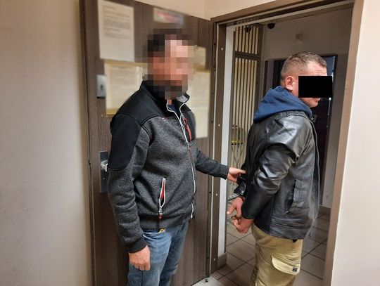 Pijany 30-latek rozbijał się po Warszawie kradzionym karawanem. Wydmuchał prawie 4 promile