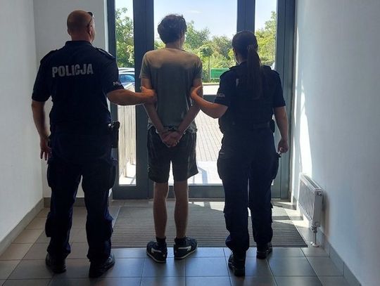 Pijany 31-latek zaczepiał ludzi na ulicy. Trafił na 18-latka, który dźgnął go nożem w brzuch