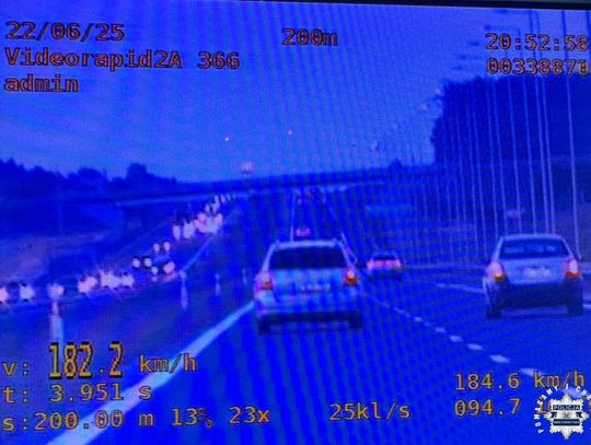 Pijany 33-latek gnał drogą ekspresową 182 na godzinę. W aucie kobieta i dwójka dzieci