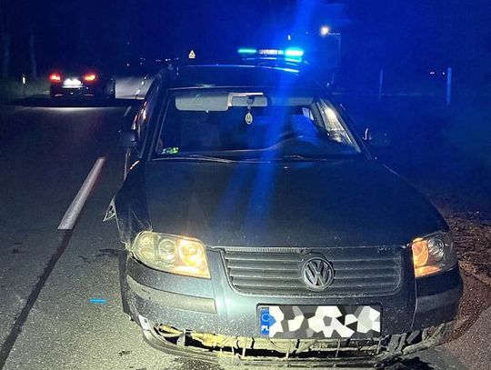 Pijany 39-latek szarżował kradzionym autem po drodze krajowej. Zablokowali go inni kierowcy