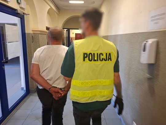 Pijany 61-latek mówił, że jest jednym z "X-Menów". Podczas interwencji kopnął policjanta w brzuch