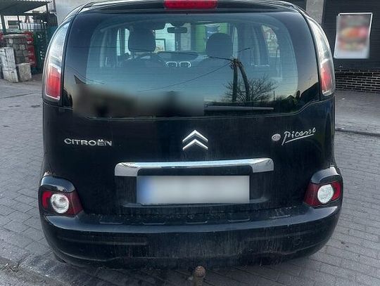 Pijany 74-latek pomylił biegi i wjechał w rower. Świadek nie pozwolił mu odjechać