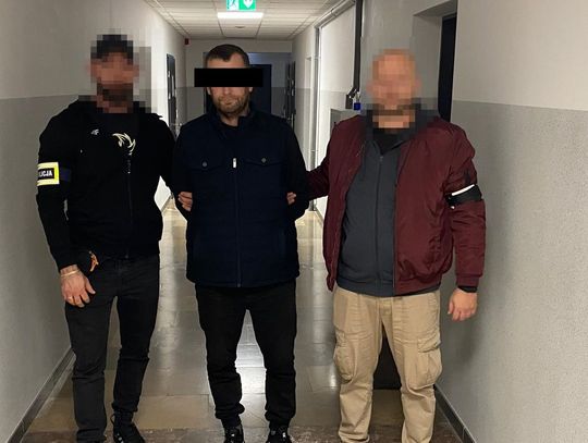 Pijany Białorusin chciał wjechać tirem na parking podziemny galerii. Dostał zakaz wjazdu do Polski