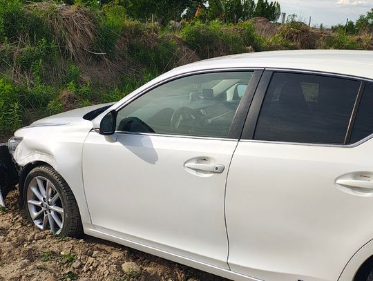 Pijany Gruzin spowodował kolizję i wjechał w hałdę piachu. Uciekał, bo był ścigany listem gończym Pijany Gruzin spowodował kolizję i wjechał w hałdę piachu. Uciekał, bo był ścigany listem gończym