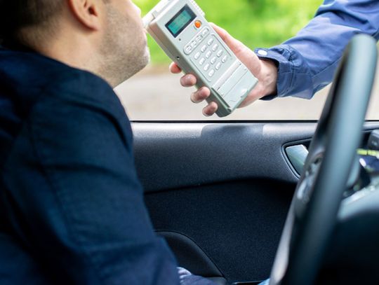 Pijany i na zakazie kierował samochodem. Tłumaczył, że musiał jechać na rozprawę do sądu