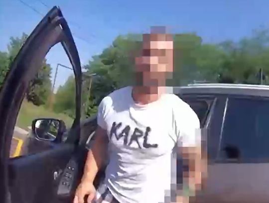 Pijany instruktor sztuk walki za kierownicą. Policjant sam poskromił agresywnego 32-latka