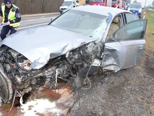 Pijany kierowca audi zjechał na czołówkę z ciężarówką. Poszkodowany 29-latek trafił do szpitala Pijany kierowca audi zjechał na czołówkę z ciężarówką. Poszkodowany 29-latek trafił do szpitala