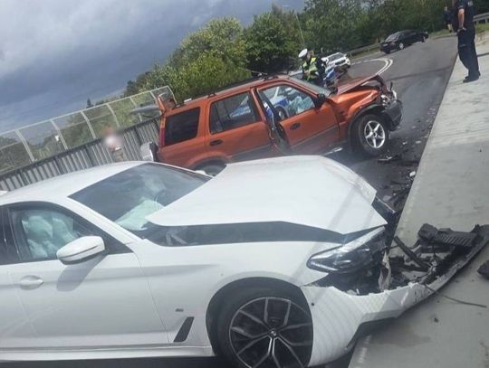 Pijany kierowca BMW próbował uciec po czołówce i zaatakował policjanta, który chciał go zatrzymać