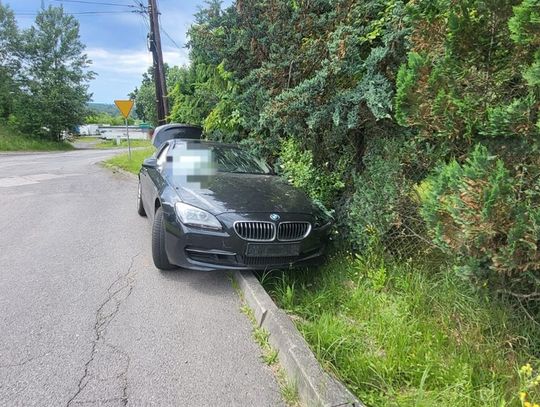 Pijany kierowca BMW staranował toyotę i uciekał pieszo. Zatrzymali go bohaterscy świadkowie