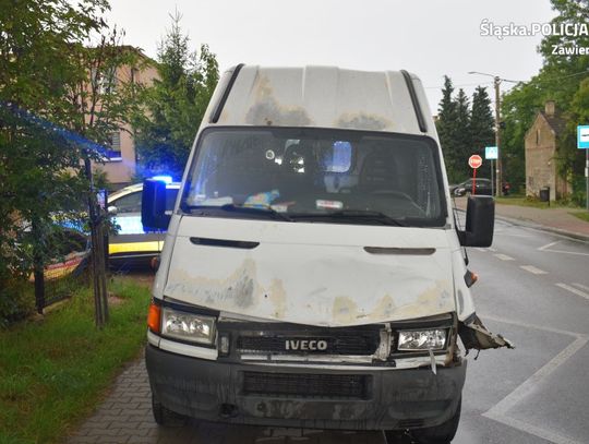 Pijany kierowca busa zjechała na czołówkę z hondą. 57-letni motocyklista nie przeżył wypadku [FOTO]