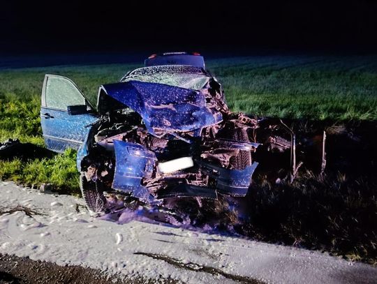 Pijany kierowca ciągnika spowodował zderzenie czołowe z BMW. Zostawił rannych pasażerów i uciekł z miejsca