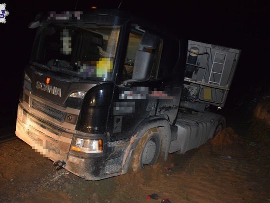 Pijany kierowca ciężarówki ugrzązł przy drodze technicznej. Miał ponad 3,5 promila we krwi