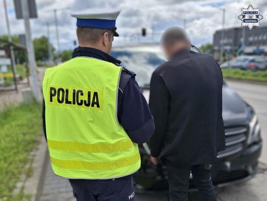 Pijany kierowca karawanu wiózł trumnę z ciałem. Miał 2,5 promila