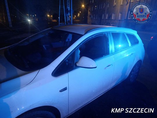 Pijany kierowca nie chciał się zatrzymać. Policjant wybił szybę, żeby uniemożliwić mu dalszą jazdę