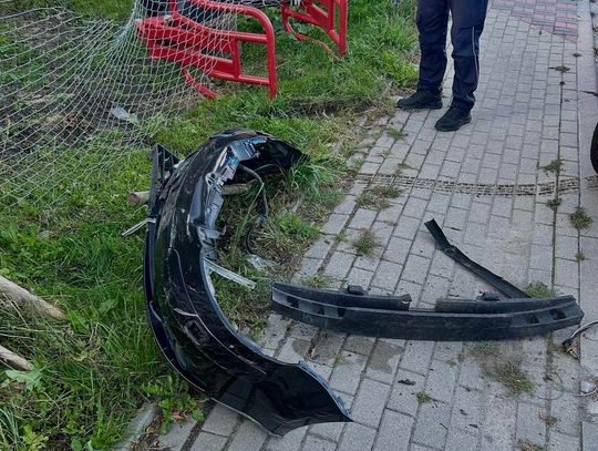 Pijany kierowca  uciekał policji, bo "się zestresował". Skończyło się uderzeniem w łyżkę ładowacza