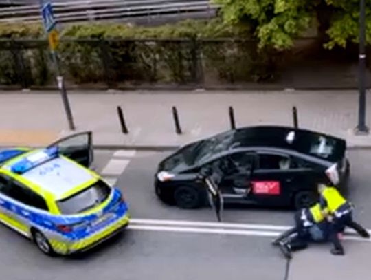 Pijany kierowca uciekał przed policją. Pasażerowie błagali go, żeby się zatrzymał, ale nie słuchał