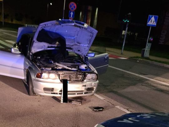 Pijany kierowca uciekał przed policjantami, pościg zakończył uderzeniem w radiowóz [WIDEO]
