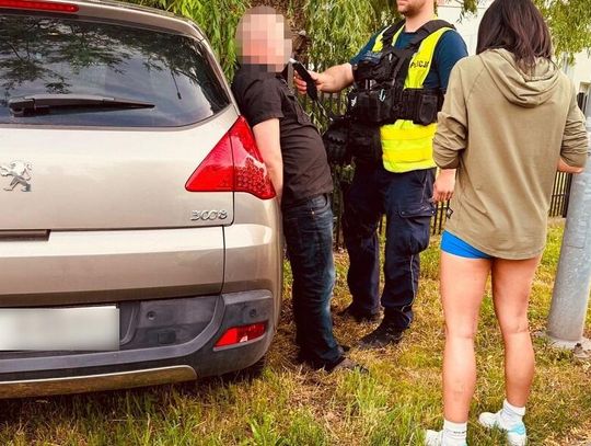 Pijany kierowca uciekał ulicami miasta. Policjanci po służbie zatrzymali go własnym autem