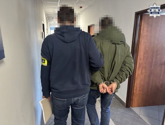 Pijany kierowca uszkodził pięć aut. Chcąc uniknąć odpowiedzialności oferował policjantom łapówkę