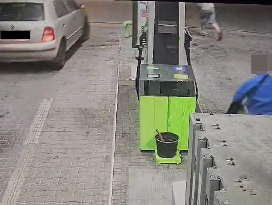 Pijany kierowca wjechał w mężczyznę, który próbował go zatrzymać. Potem zostawił bez pomocy