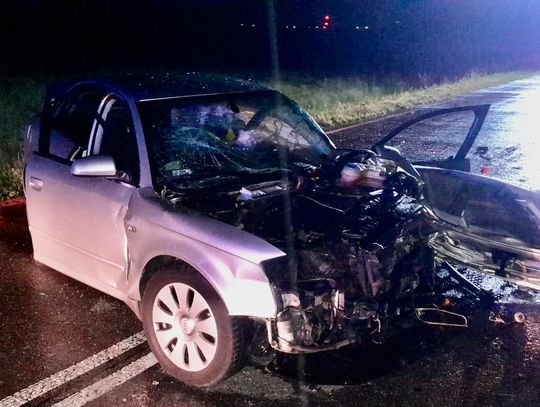 Pijany kierowca wjechał w zaparkowane audi. W wypadku zginął 43-latek, trzy osoby zostały ranne
