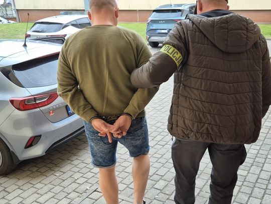 Pijany kierowca z zakazem wściekł się, że znów go złapali. Zaatakował policjantów Pijany kierowca z zakazem wściekł się, że znów go złapali. Zaatakował policjantów