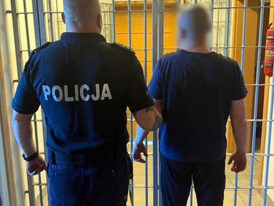 Pijany kurier przywiózł paczkę na komendę. W kieszeni miał amfetaminę