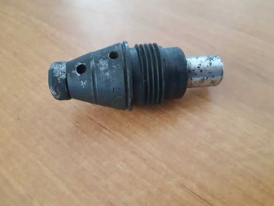 Pijany mężczyzna przyszedł z tym na komendę. Okazało się, że to zapalnik artyleryjski